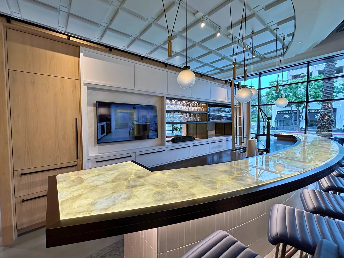 CWDriverCos's tweet image. Proud to partner with Sub-Zero for over a decade.
Driver SPG recently completed a showroom renovation for Sub-Zero, Wolf &amp;amp; Cove, 10 years after building their original space. We are grateful for the opportunity to deliver another modern, premium showcase. #CWDriverCos