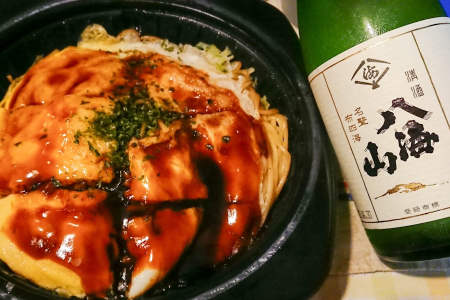 帰宅時に正雀車庫横を通りがかったらレール削正車が始業前点検してたので、追っかけて撮影。
明日は取得できていなかった盆休代替日なので、時間を気にせず記録できましたが…
三日月のもと行われる削正作業は、とても綺麗でした。
晩酌＠祝い酒が美味しい♪

#レール削正車
#阪急保線