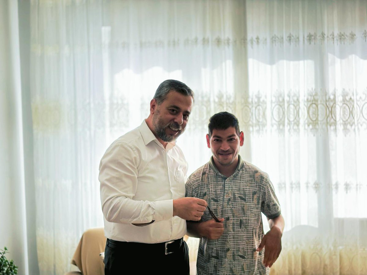 Milletvekilimiz Süleyman Özgün, Kadın Kolları Başkanımız Elife Çelebi ve yönetim kurulu üyelerimizle birlikte çalınmadık kapı,sıkılmadık el bırakmayacağız diyerek hane ziyaretleri gerçekleştirdik. Samimiyetleri, güleryüzleri için her birine teşekkürlerimizi sunuyoruz.