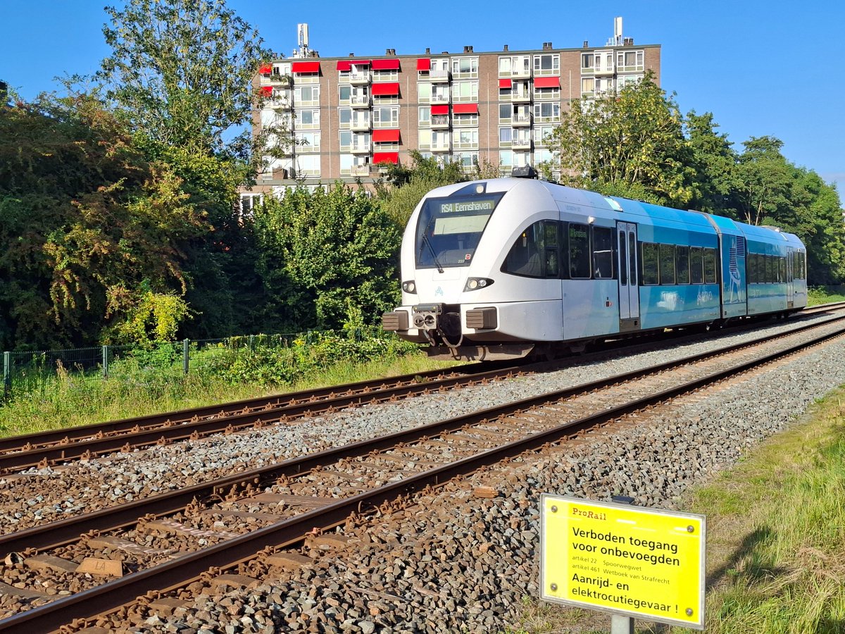 50RK1789's tweet image. #Arriva #spurt #treinstel 233 #Groningen 18.47 - #Eemshaven 19.43 #Peizerweg #treinleven &amp;gt;