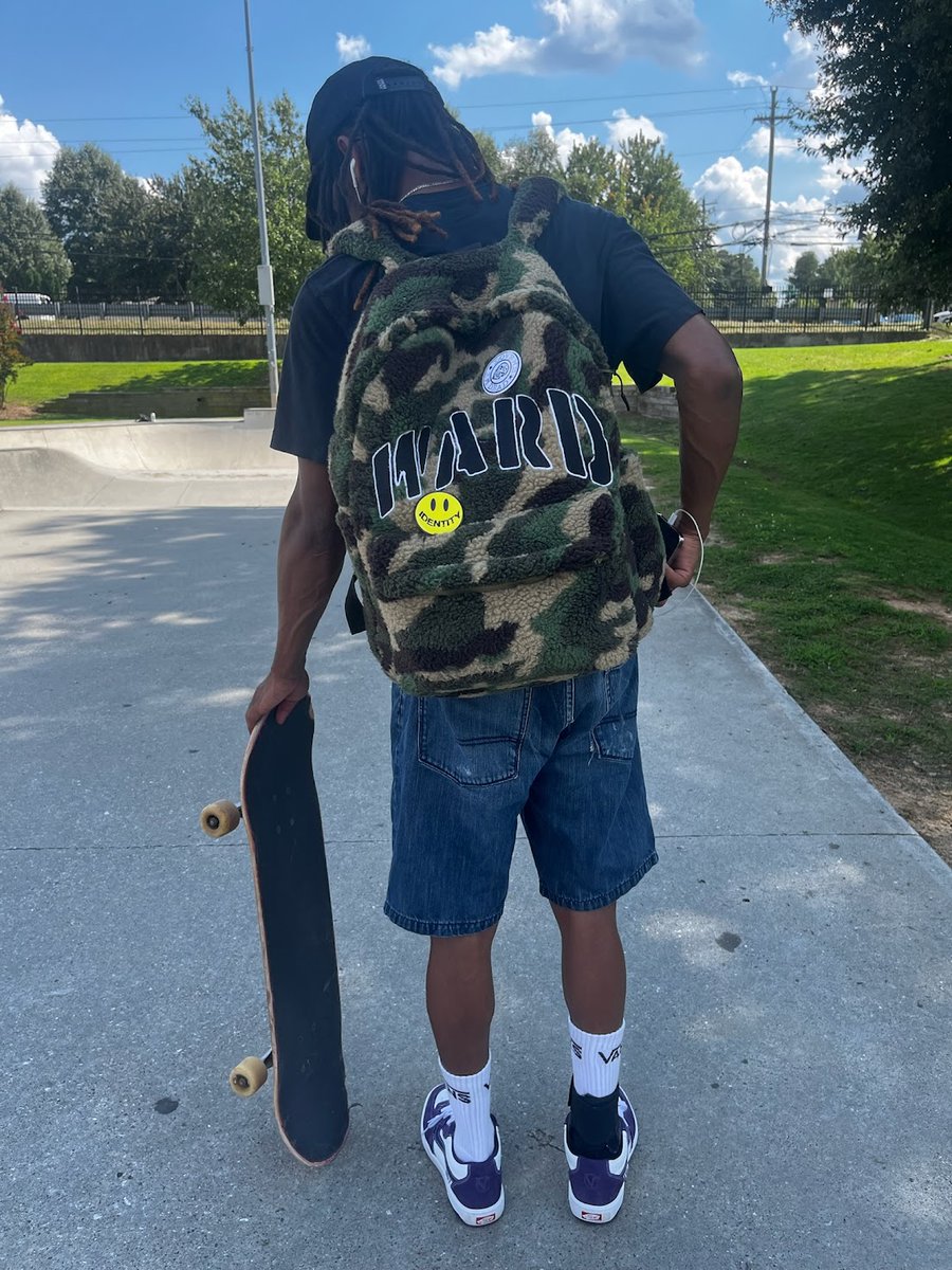 identityward's tweet photo. military sherpa bag live https://t.co/htjc9TOFdC https://t.co/5QvauYHEW1