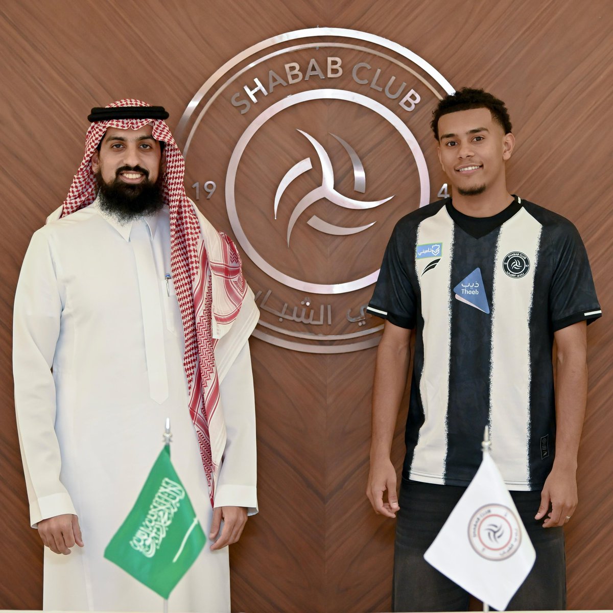 لا أنسى ان أشكر أخي ووكيل أعمالي عبدالله بن نجيب الحسين على مجهوداته معي طوال الفتره الماضيه 🤍