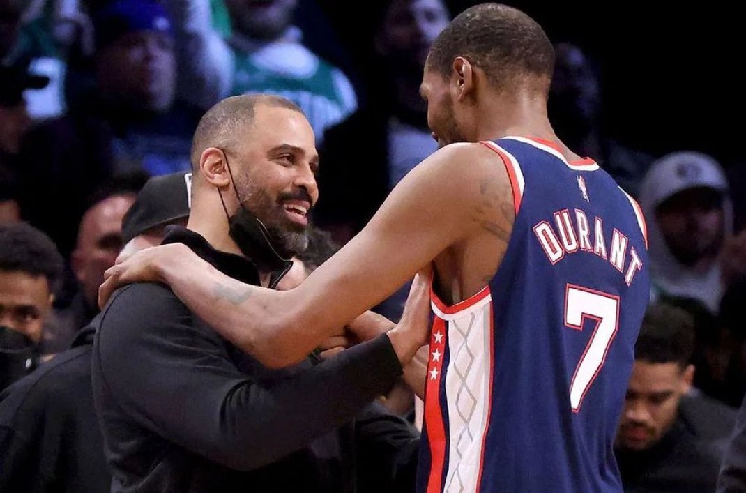 Fullcourtpass's tweet image. Kevin Durant and the Houston Rockets are not close on a contract extension, per @AmicoHoops 

Durant remains headed toward free agency next summer with an expiring contract worth $54.7 million

(hoopswire.com/rockets-kevin-…)