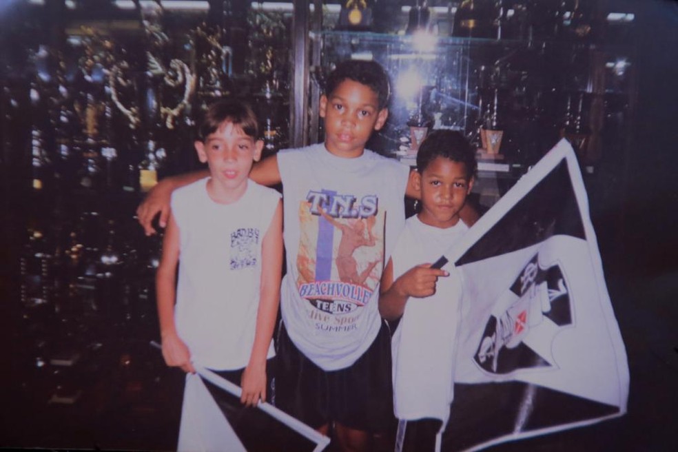 Fellipe Bastos, sobre o Vasco: "No fim da temporada vim pro Brasil de férias sem enxergar uma saída. Eu precisava acreditar em mim de novo, dar a volta por cima e seguir em frente. Em casa, meu pai dizia pra eu sossegar o espírito, e a minha mãe rezava. Acho que poucas coisas