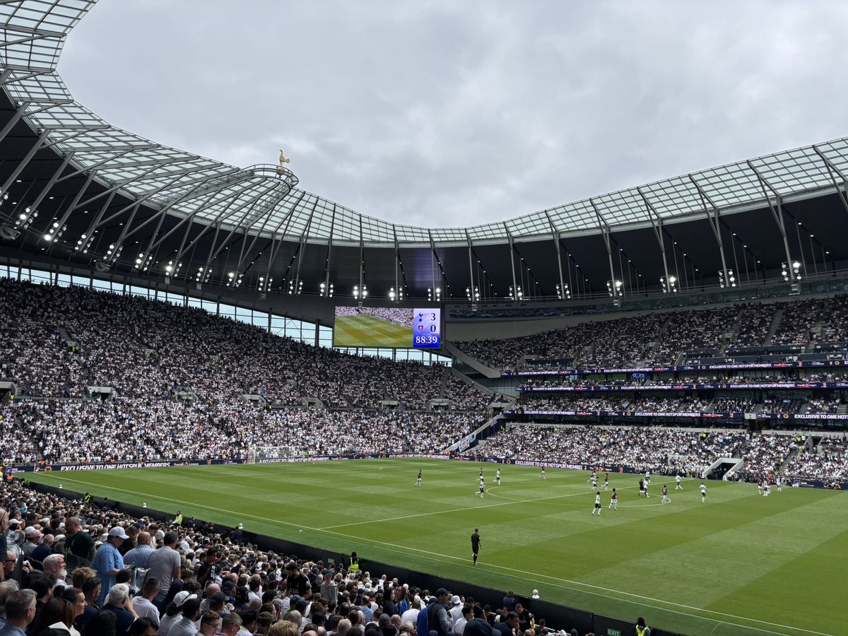 First game of the season. ⚽️ 
#COYS 
#THFC