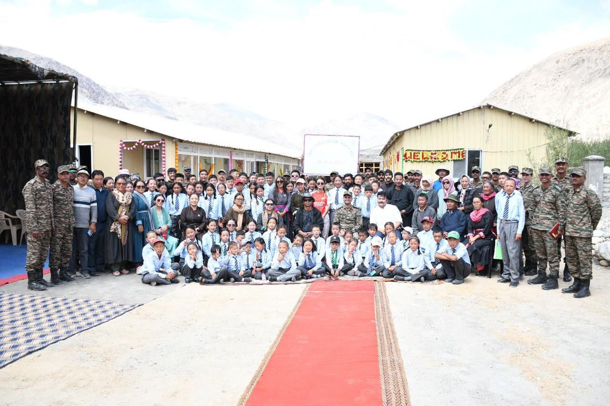 Thinles Nurboo मोदी का परिवार! tweet media