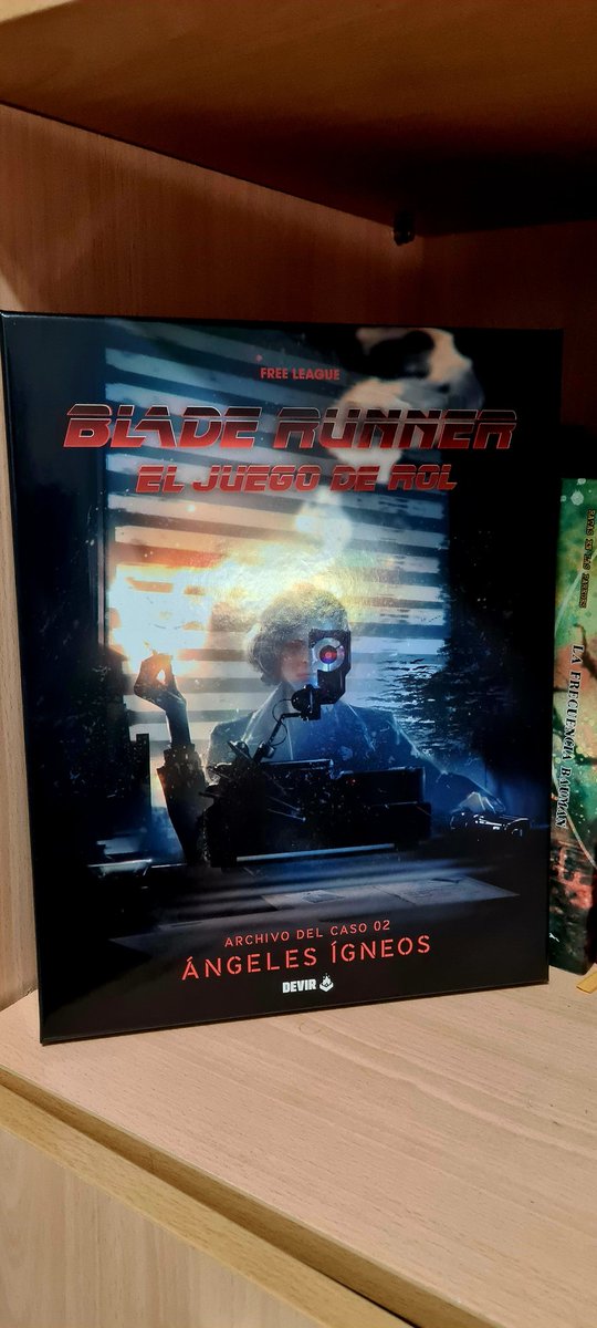 Por lo que sea, hoy me han regalado #bladerunner de <a href="/DevirIberia/">Devir Iberia</a> y me lo he comprado en el único y mejor sitio del mundo mundial <a href="/TesorosdlMarca/">TesorosdelaMarca.com</a> 
Estoy muy feliz, es un producto entre juego de rol y coleccionista amantes de Blade runner
No se cuando,pero esto se juega #lodelrol