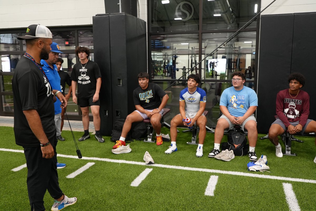 LarissaLiska's tweet photo. KRIS Super 6 Showcase airs Thurs. at 6:30 p.m. on @KRIS6News! Meet RB/Lineman duos. @CoachQ33 @247recruiting 

@TheRicardo24, @CalallenCats
@Damian838567, T-M
@aidan_arreola7, @BishopBadgerFB
@mykhagreen2, @SintonFootball
@JohnHinojosa33, @OdemAthletics
@TraeyAlvarado, @R_FISD https://t.co/FZuOL6cDc7
