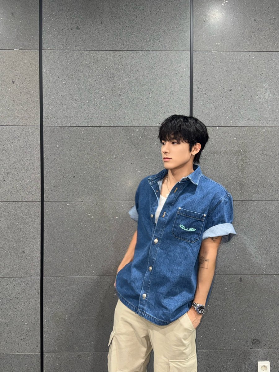 [📸] 에릭 아이돌 라디오 시즌4 DJ 완료🐶 3주 만에 만나서 더 반가운 우리 에디💕유쾌하고 재치 넘치는 진행과 파워풀한 댄스🔥 이게 바로 에디의 정체성😍

#THEBOYZ #더보이즈
#ERIC #에릭