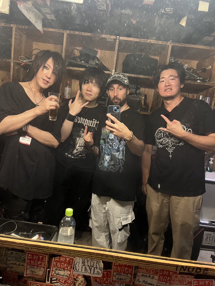 ask_i_fall's tweet photo. 新宿Antiknock
平日の早くから沢山のご来場ありがとうございました！

9/20の自主企画に出てもらうFalse Your Name @FYN_band と対バンだったので写真撮ってもらいました。当日もよろしくお願いします🙇‍♀️

次は8/24立川バベル
ASK I FALLは20:30スタートです。 https://t.co/XHAPw5iPdw