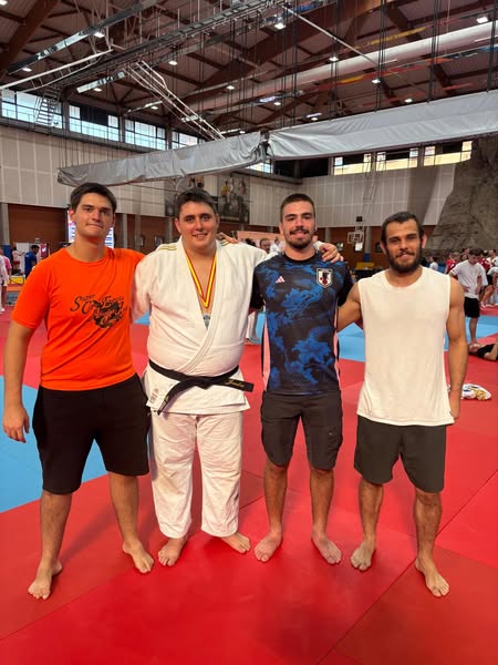 🏅 Joseba Lavado, del Gimnasio León Pamplona, logra la plata en la Supercopa de España Absoluta de Judo en Valencia 💪

🫵 Gran papel también del resto del equipo navarro en la cita.

📝 fundacionmiguelindurain.com/noticia/1873/j… 

#Judo #Navarra <a href="/deporte_na/">Deporte - Kirola</a> <a href="/Deporte_navarro/">Deportenavarro.com</a> <a href="/Judo/">Judo</a>