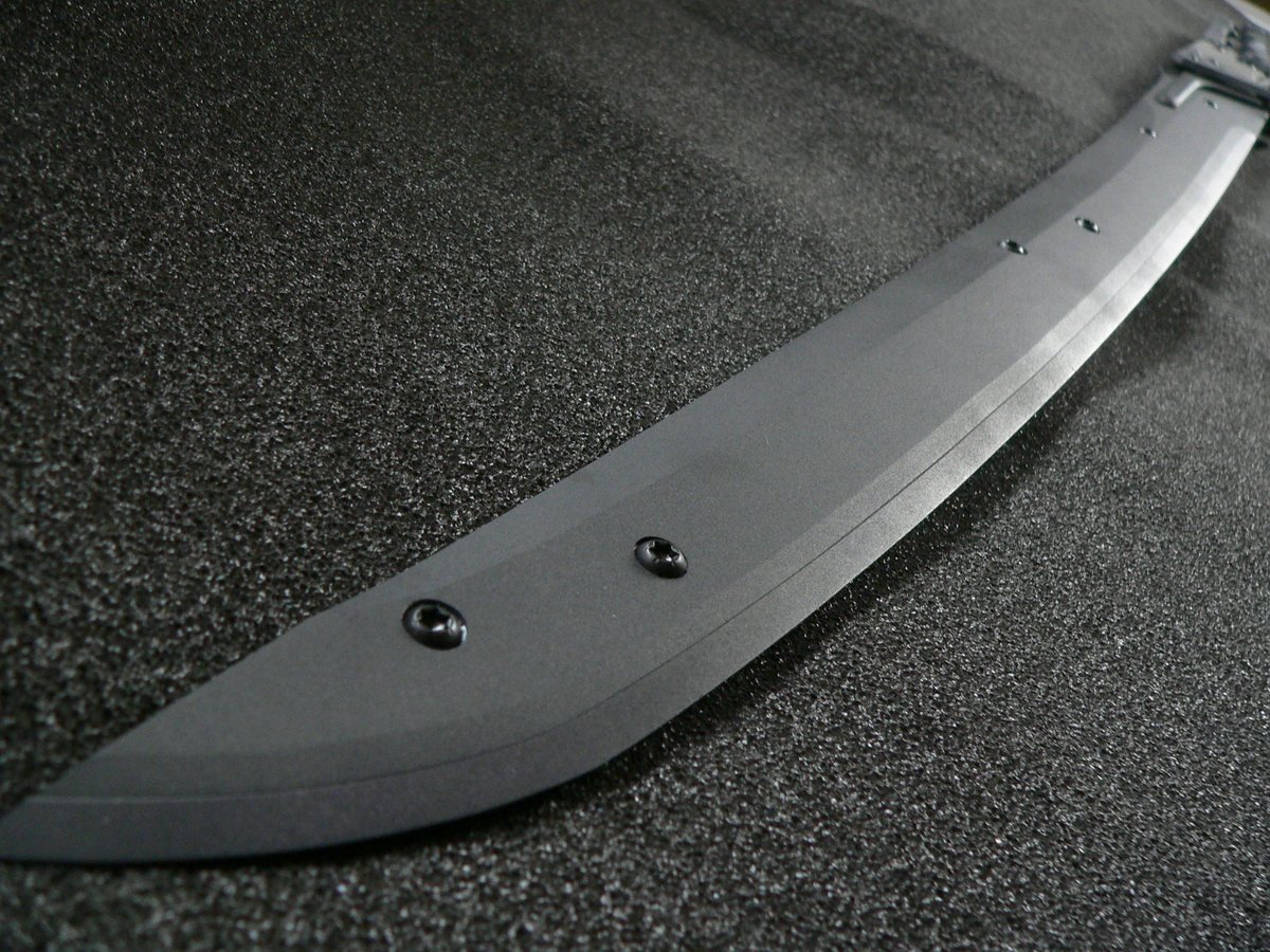 NEMOTOKNIVES's tweet image. 818で刃の日ね。
しかし、ハンターやユーティリティ作ってる人は自作の使ってる所見る事もあるんだろうが、ウチみたいな分野はまず本来用途で使われるのを見られない、実刃だからコスでもたれる事もあまりない中で、MGRで（ヴァーチャルとはいえ）使われてるのを見た時は感動したね。
#刃の日 #MGR