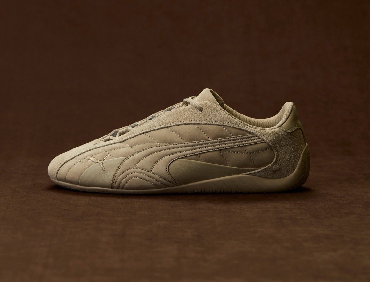uptod4te's tweet photo. Puma x Graphpaper『Speedcat Plus』が国内8月30日（土）より各店舗とオンラインで発売。3つのレザーを使用し、ソール、刺繍すべてを美しいグレージュで仕上げた1足。［GU253-90600］【プーマ グラフペーパー スピードキャット プラス】
https://t.co/G6NezCwqC7 https://t.co/6VxAXth1yU