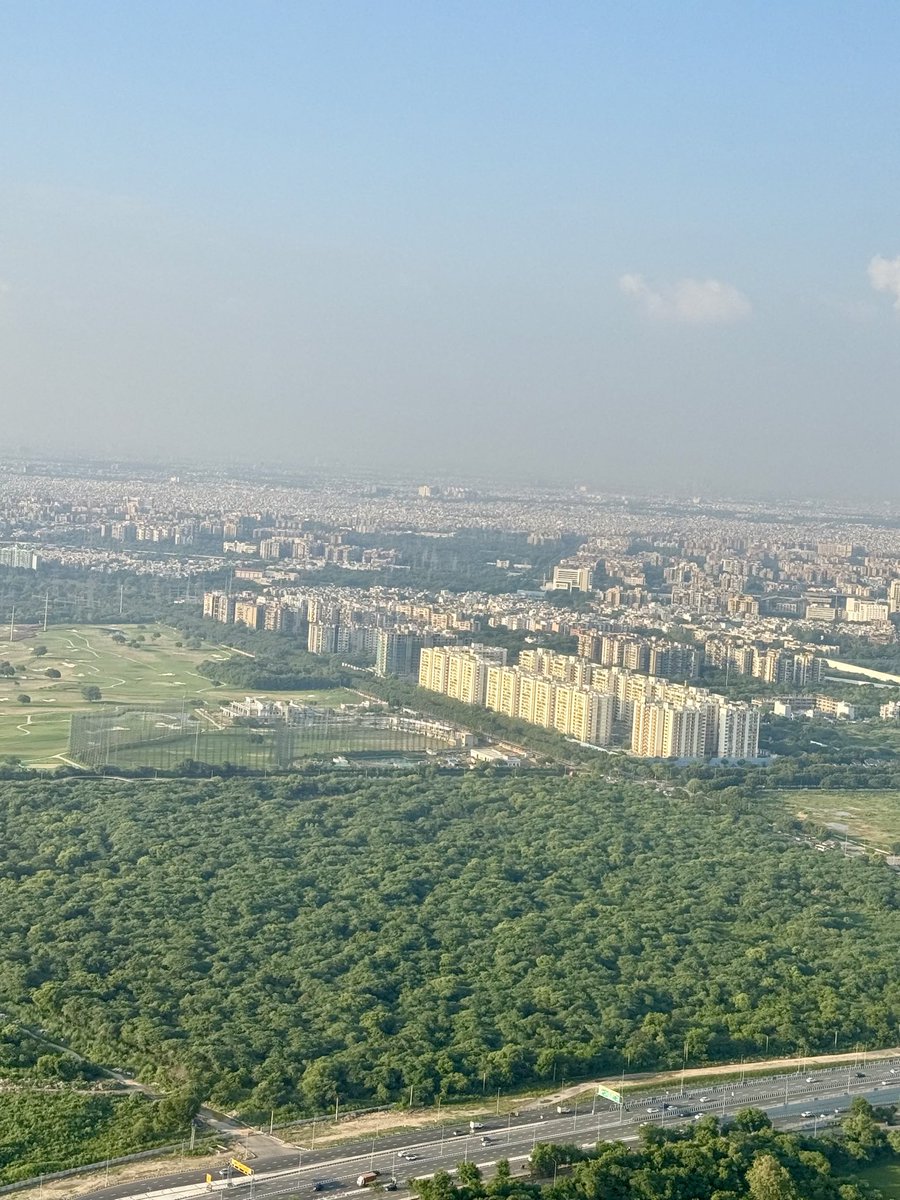 Full flight today. Not too turbulent &amp; only 45 mins delayed. Quite acceptable overall, all things considered. 

Or maybe just lower expectations these days! 

After crazy wetness of Mumbai, most delighted to see blue skies &amp; sunshine! 

#AvGeek