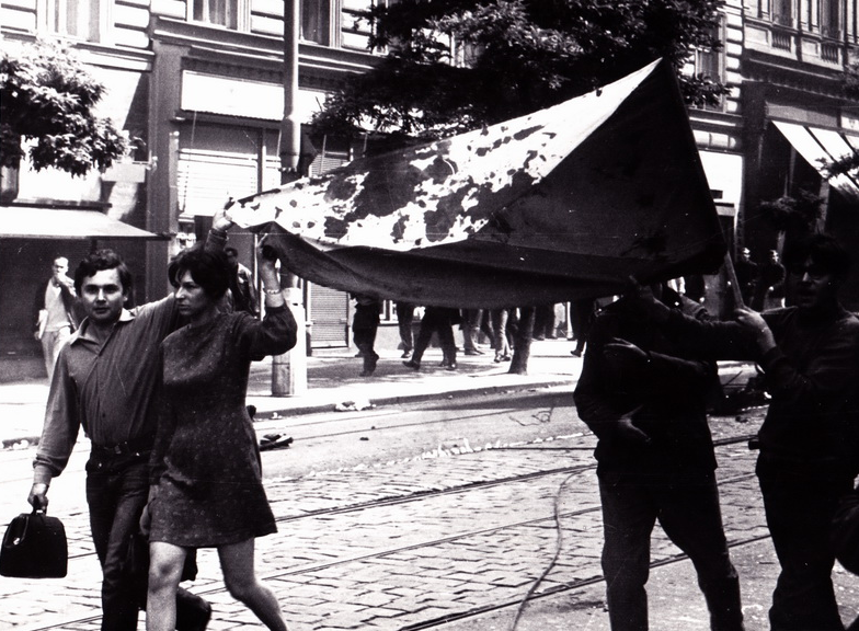 Za invazí z roku 1968 stojí Ukrajina‼️🇺🇦

blíží se nám 21.srpen, výročí invaze vojsk Varšavské smlouvy do Československa. 

A stím je spojena jedna lež, lež která má svého zdokumentovaného původce i způsob šíření.

A nepřekvapivě je z řad komunistů 👇🧵

za ♻️retweet♻️díky 😎