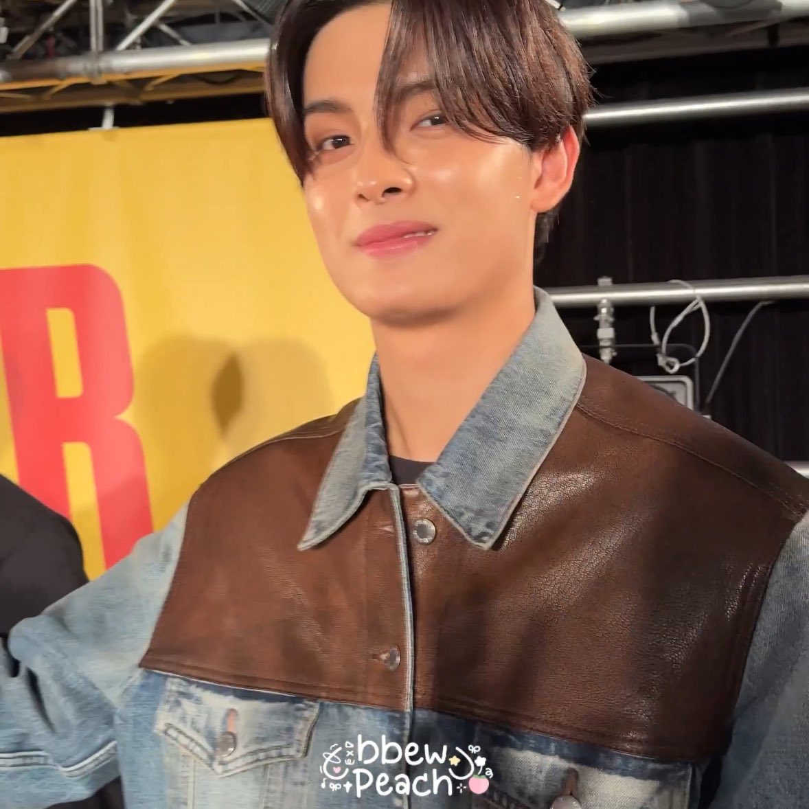 คิดว่าผมไม่กล้าหรอ                     ไงหล่ะ 😏😏