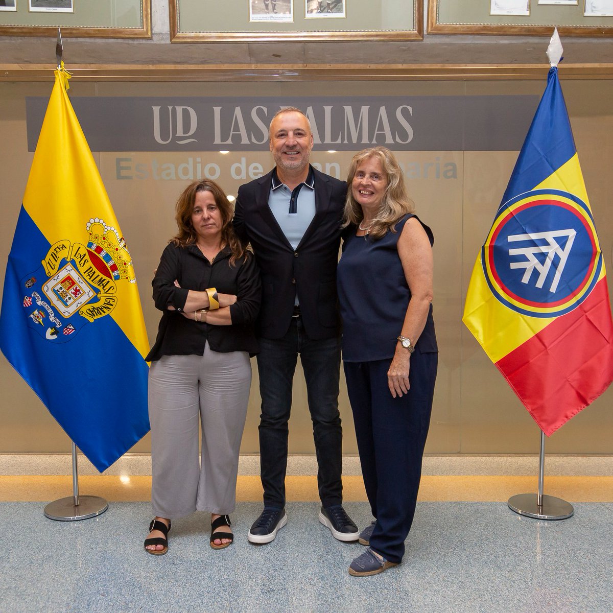 Ayer, antes del inicio de nuestro partido frente al FC Andorra, tuve la oportunidad de compartir con las hijas de José Mateo el cariño, la admiración y el respeto que sentía por su padre, ex directivo de la entidad, recientemente fallecido. 

#LasPalmasAndorra