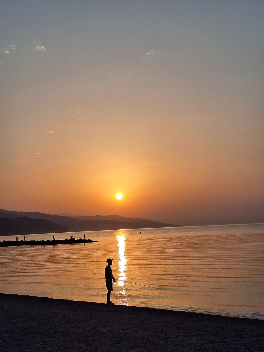 smokewishbone's tweet photo. sunrise today https://t.co/8DaeKPVx5Y