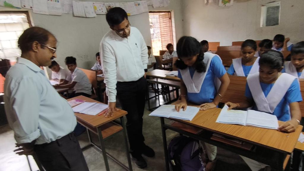 BDO_PATRAPURᅠᅠᅠᅠᅠᅠᅠᅠᅠᅠᅠᅠᅠᅠᅠᅠᅠᅠᅠᅠᅠᅠᅠᅠᅠᅠᅠ (@bdo_patrapur) on Twitter photo ଜିଲ୍ଲାପାଳ ମହୋଦୟ ଆଜି ପାତ୍ରପୁର ବ୍ଲକର ସୁବର୍ଣ୍ଣପୁର PUPS, ଜରଡ଼ା PS ଓ ଶିଶୁ ବଟିକା ଆଦି ଅଚାନକ ଗସ୍ତ କରି, ପିଲାଙ୍କ ପାଠ ପଢା, ଉପସ୍ଥାନ ଓ ବିଭିନ୍ନ ଉନ୍ନୟନ କାର୍ଯ୍ୟ କୁ ନିରୀକ୍ଷଣ କଲେ l
<a href="/CMO_Odisha/">CMO Odisha</a> <a href="/Ganjam_Admin/">Collector & District Magistrate, Ganjam</a> <a href="/PRDeptOdisha/">Panchayati Raj and Drinking Water Department</a> <a href="/RdcsdBerhampur/">RDC SD Berhampur</a> <a href="/SMEOdisha/">EducationOdisha</a> <a href="/sdmbam/">Sub-Collector & SDM, Berhampur</a> <a href="/ZP_Ganjam/">Zilla Parishad, Ganjam</a> ଜିଲ୍ଲାପାଳ ମହୋଦୟ ଆଜି ପାତ୍ରପୁର ବ୍ଲକର ସୁବର୍ଣ୍ଣପୁର PUPS, ଜରଡ଼ା PS ଓ ଶିଶୁ ବଟିକା ଆଦି ଅଚାନକ ଗସ୍ତ କରି, ପିଲାଙ୍କ ପାଠ ପଢା, ଉପସ୍ଥାନ ଓ ବିଭିନ୍ନ ଉନ୍ନୟନ କାର୍ଯ୍ୟ କୁ ନିରୀକ୍ଷଣ କଲେ l
<a href="/CMO_Odisha/">CMO Odisha</a> <a href="/Ganjam_Admin/">Collector & District Magistrate, Ganjam</a> <a href="/PRDeptOdisha/">Panchayati Raj and Drinking Water Department</a> <a href="/RdcsdBerhampur/">RDC SD Berhampur</a> <a href="/SMEOdisha/">EducationOdisha</a> <a href="/sdmbam/">Sub-Collector & SDM, Berhampur</a> <a href="/ZP_Ganjam/">Zilla Parishad, Ganjam</a>