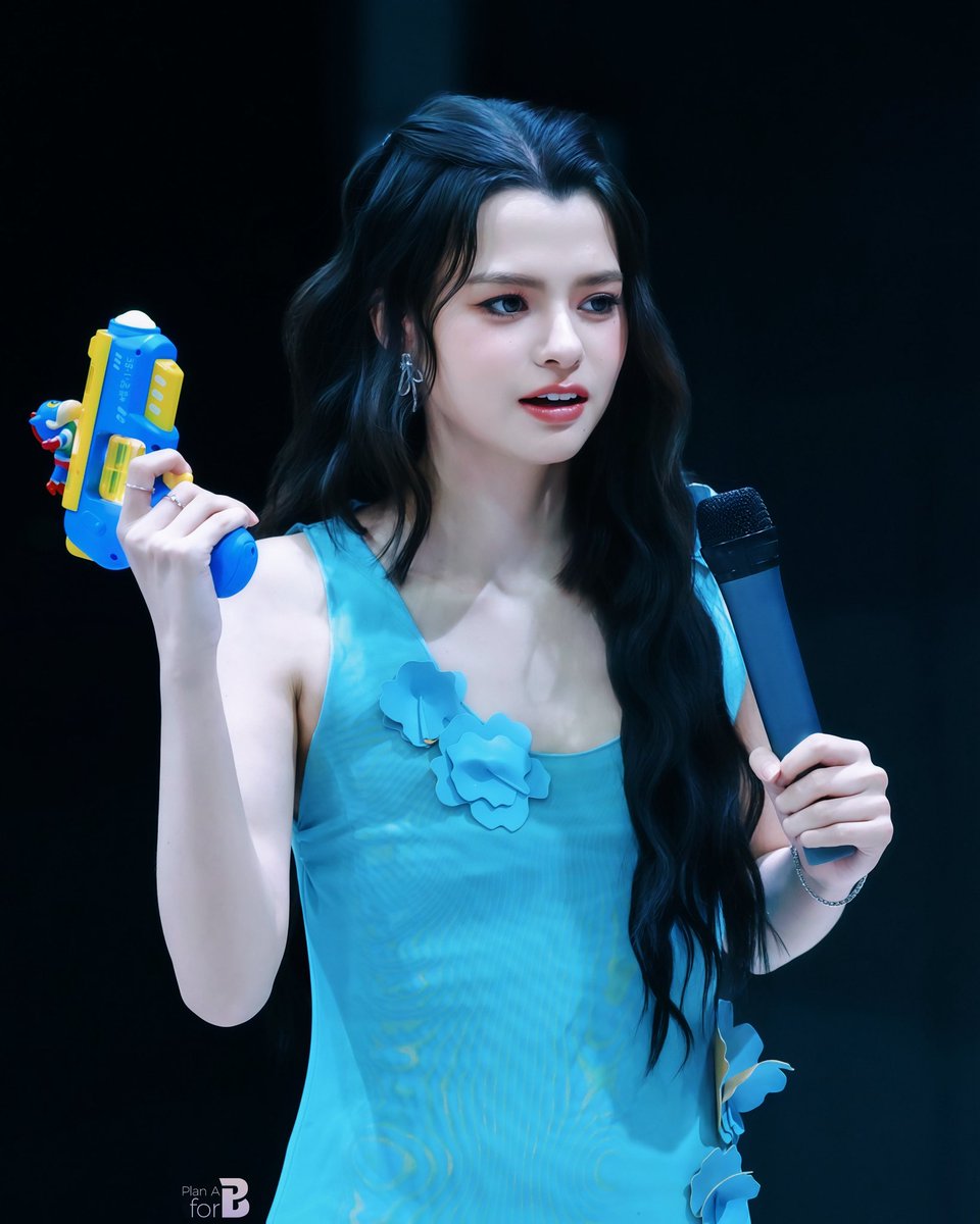 The fairy tale book was forgotten to be closed, and the little princess ran out 👸🏻

<a href="/AngelssBecky/">Becky Armstrong</a> 

FREENBECKY READY TO SHINE
#BlackmoresxFreenBeck
#beckysangels