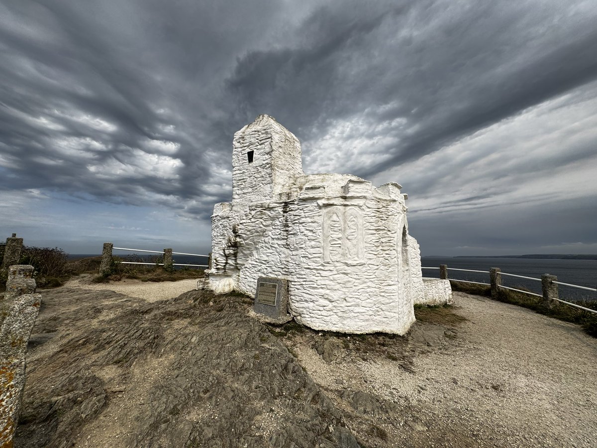 Amazing, rare, asperitas clouds over the Huer's Hut in Newquay today photograhed by me 😁 <a href="/BBCSpotlight/">BBC South West</a>