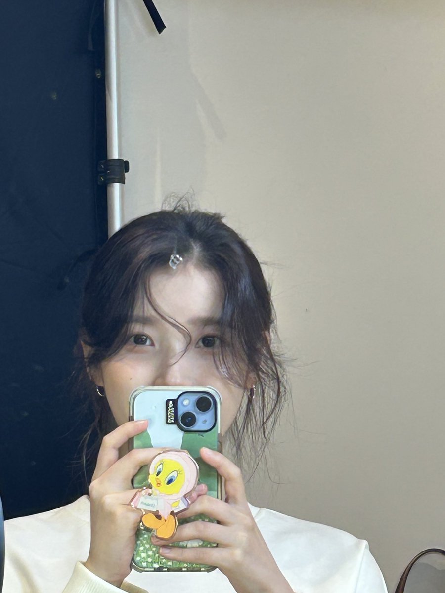 mingukiu's tweet photo. huhu 🥹 she's the cutest person https://t.co/qoiZI1Qiuc