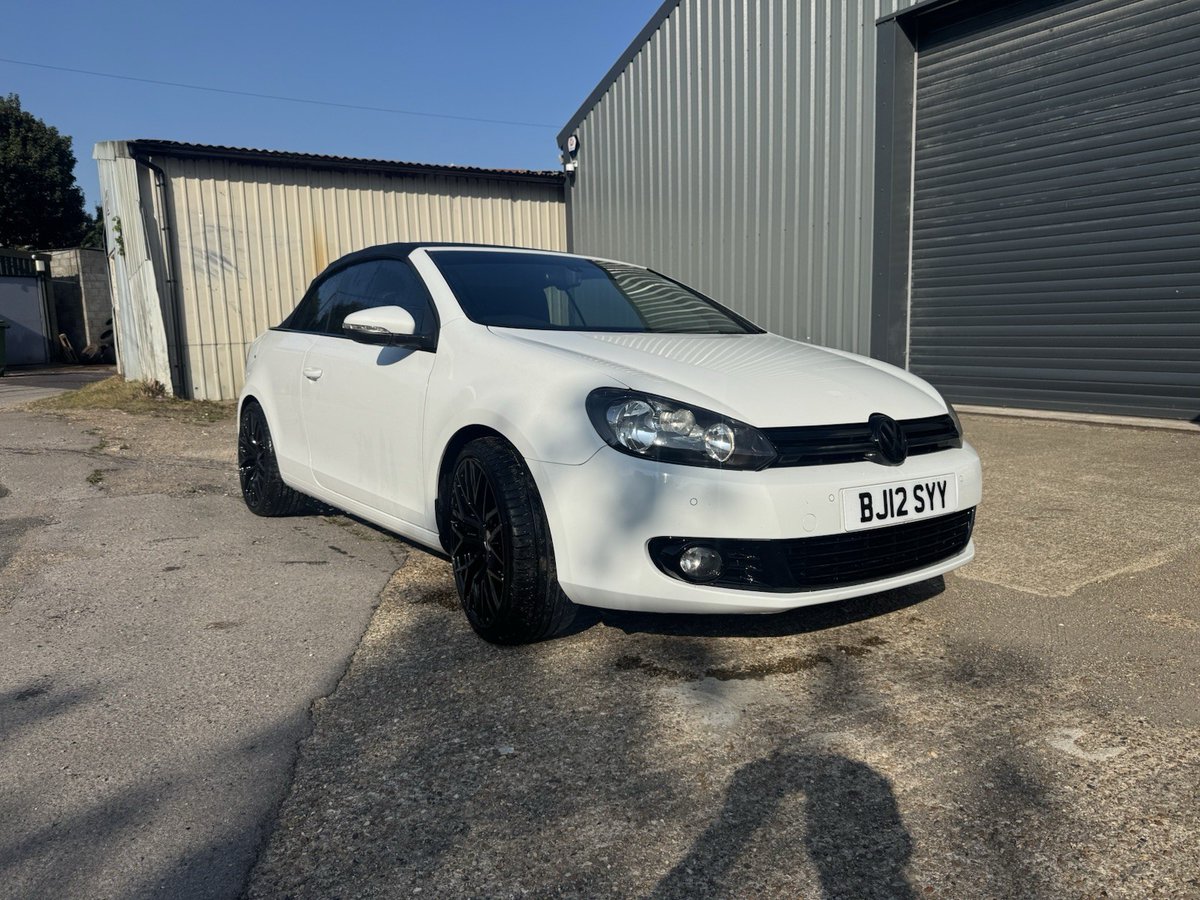 ClassicGermans's tweet image. 🚗 Sleek VW Golf Convertible with full service history - perfect summer ride!
💺 Luxe Alcantara &amp;amp; leather seats + electric roof
⚡ 2.0 TDI engine, 6-speed manual, economical
🛠️ Long MOT until 2026, well-maintained at 132k miles
#VW #ConvertibleLife

ukcardata.co.uk/c/bj12syy-2012… #ad
