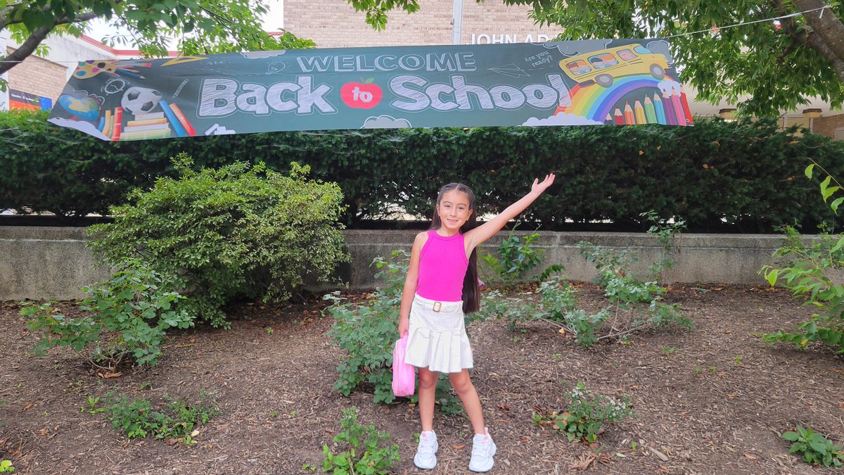 Hooray, hooray for the first day! Today, our students are back in school for their first day of the 2025-2026 school year. #AllSmiles #JArootsandblooms #BeEager <a href="/ACPSk12/">Alexandria City Public Schools</a>