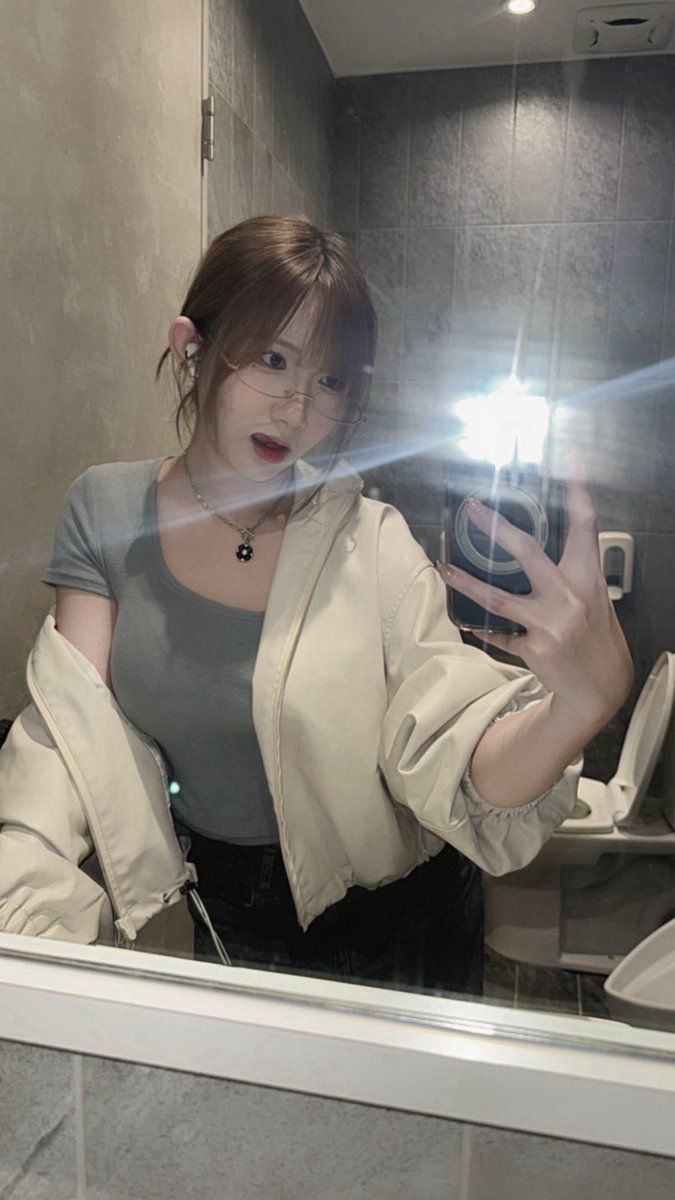 小跑出來了 tweet media