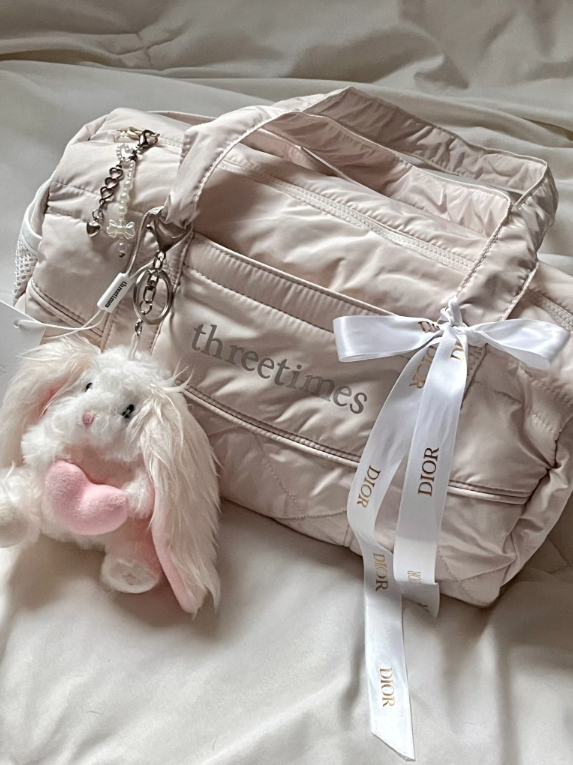 thisismynana's tweet image. threetimes babe sport bag🍑

กระเป๋าแบบจอย red velvet ทางนี้รับพรีนะฮะ น้องเป็นของแบรนด์แฟชั่นเกาหลีชื่อ threetimes ทรง duffle bag แบบสาวหวาน 300%

〰️3500.- free reg!

#threetimes #พรีเกาหลี #หิ้วเกาหลี #พรีออเดอร์เกาหลี
