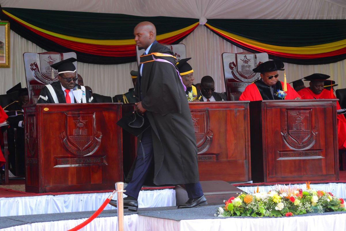 liberty_chiduku's tweet photo. 🚨GRAD!
Bachelor of Science Honors Degree in DIGITAL BANKING, receiving the prestigious Award for Special Recognition of Excellence from the University of Zimbabwe.
#HDBANK(UZ)
#graduate
#Finance
#Excellence
@CBZHoldings
@OldMutualZW
@SECZIM
@NMBBankZim
@POSBZimbabwe
@IDBZW https://t.co/8gGFmABBqe