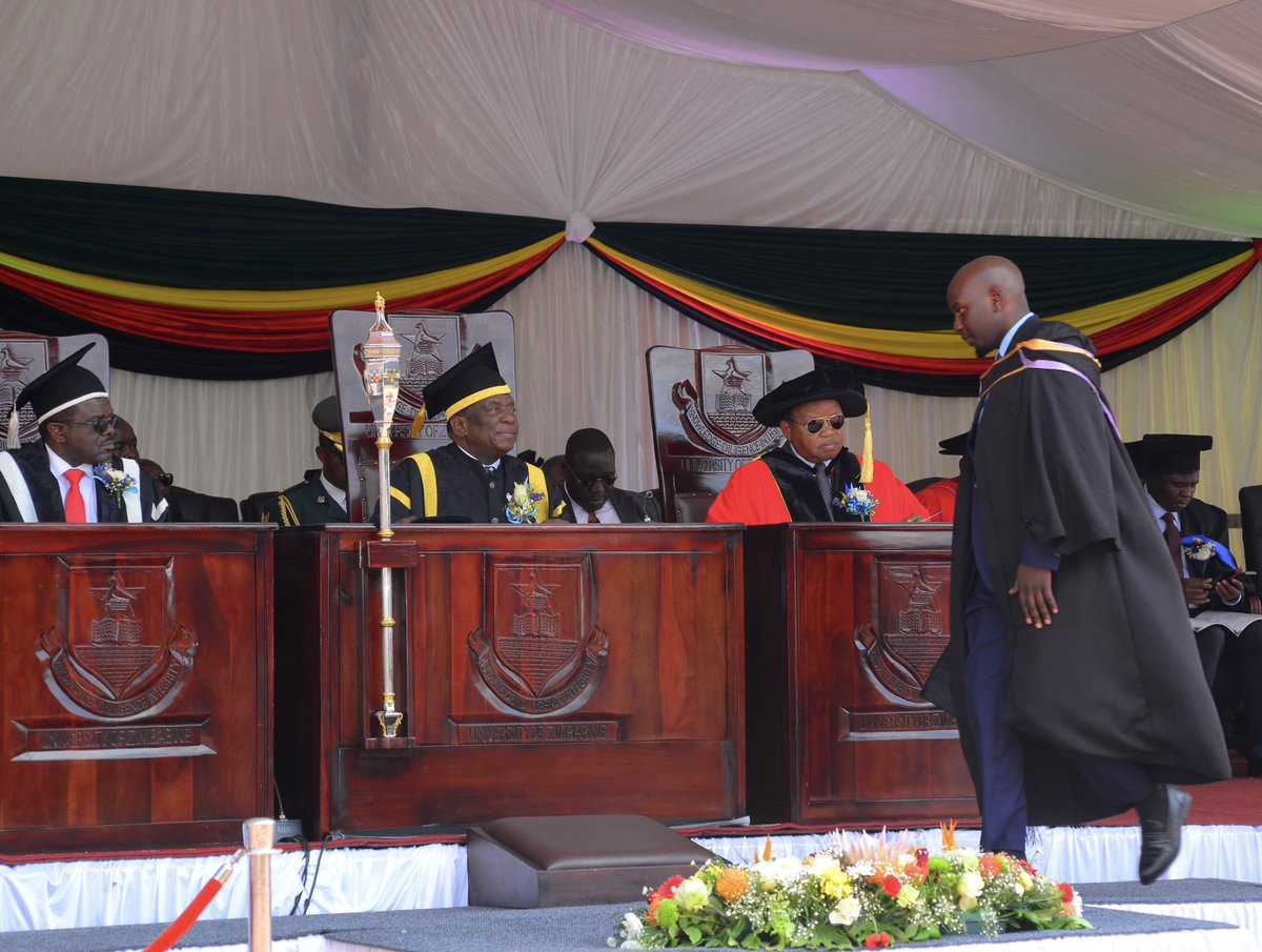 liberty_chiduku's tweet photo. 🚨GRAD!
Bachelor of Science Honors Degree in DIGITAL BANKING, receiving the prestigious Award for Special Recognition of Excellence from the University of Zimbabwe.
#HDBANK(UZ)
#graduate
#Finance
#Excellence
@CBZHoldings
@OldMutualZW
@SECZIM
@NMBBankZim
@POSBZimbabwe
@IDBZW https://t.co/8gGFmABBqe