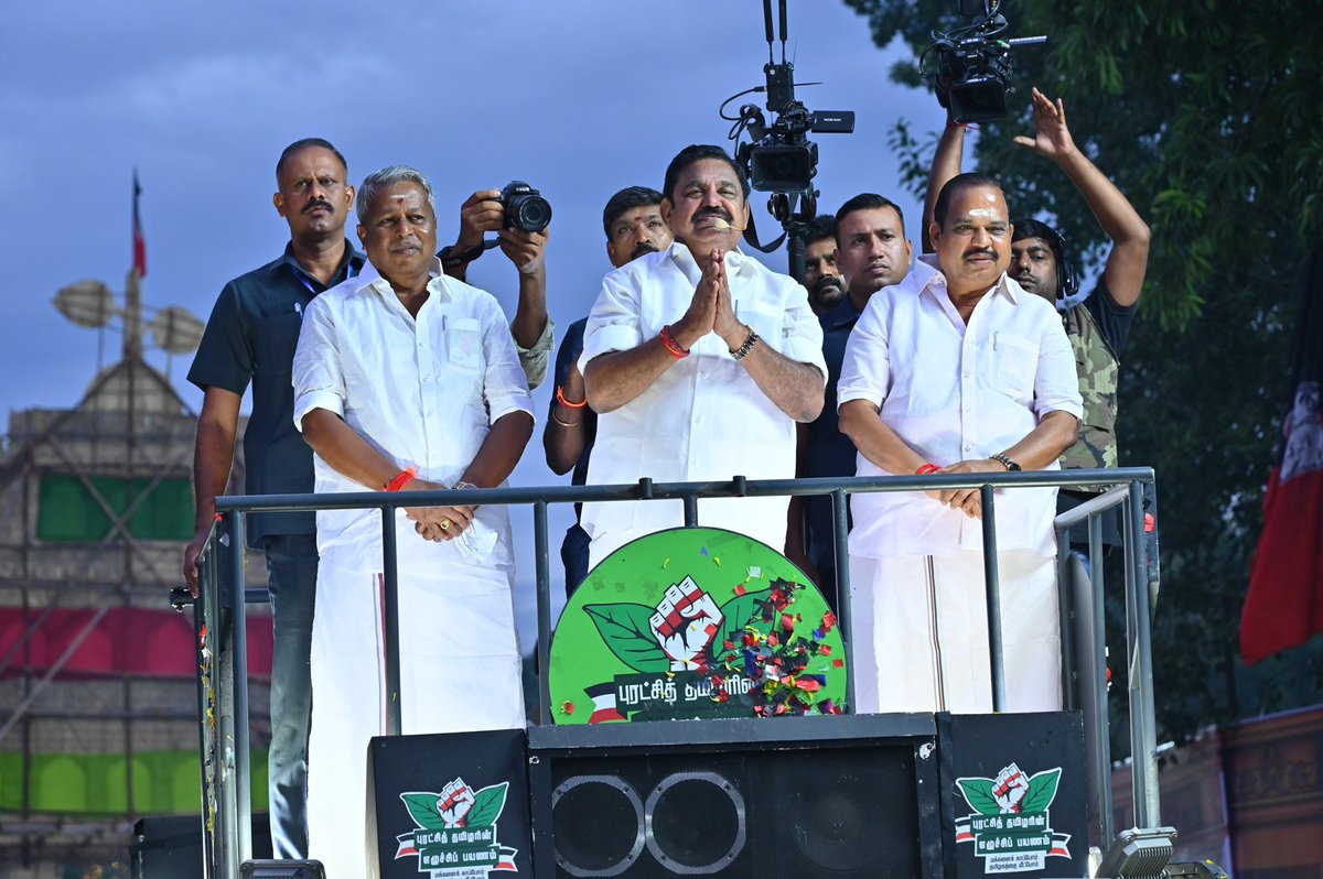 EPSTamilNadu's tweet photo. #கலசப்பாக்கம் தொகுதி 2026-ல் @AIADMKOfficial கோட்டையாக மாறும் என்பதை மெய்ப்பிக்கும் வகையில் விமரிசையாக வரவேற்றனர் இத்தொகுதி மக்கள்.

வாக்களித்த மக்களை வருத்தப்பட வைத்ததே ஸ்டாலின் மாடல் திமுக ஆட்சியின் ஆகச்சிறந்த சாதனை.

மக்கள் விரோத ஆட்சி வீழும்!
மக்களுக்கான அஇஅதிமுக ஆட்சி அமையும்!
இது நிச்சயம்!

#மக்களைக்_காப்போம்
#தமிழகத்தை_மீட்போம்
#ByeByeStalin