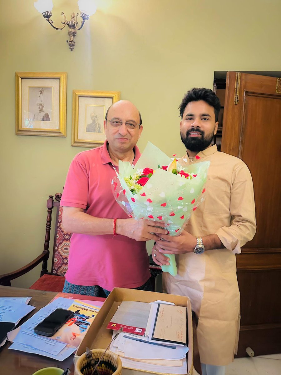 Shaurya Mishra (@shauryabjym) on Twitter photo рдмрд╣реБрдд рд╣реА рд╢рд╛рдирджрд╛рд░ рдиреЗрддрд╛ - 8 рдмрд╛рд░ рд╕реЗ рдЖрджрд░реНрд╢ рд╡рд┐рдзрд╛рдпрдХ рдмрд╛рд╕реА /рдкреВрд░реНрд╡ рдордВрддреНрд░реА рдЙрддреНрддрд░ рдкреНрд░рджреЗрд╢ рдЖрджрд░рдгреАрдп рдард╛рдХреБрд░ рдЬрдп рдкреНрд░рддрд╛рдк рд╕рд┐рдВрд╣ рдЬреА рд╕реЗ рд▓рдЦрдирдК рдореЗ рдЙрдирдХреЗ рдирд┐рдЬ рдирд┐рд╡рд╛рд╕ рдореЗ рдЖрддреНрдореАрдп рднреЗрдЯ рд╣реБрдИ...
рдЖрджрд░рдгреАрдп рдордВрддреНрд░реА рдЬреА рдХрд╛ рдмрд╣реБрдд рдзрдиреНрдпрд╡рд╛рдж ЁЯЩП
рдЖрдкрдХрд╛ - рд╢реМрд░реНрдп рдорд┐рд╢реНрд░ (рдЬрд┐рд▓рд╛ рдЙрдкрд╛рдзреНрдпрдХреНрд╖ )
рднрд╛рдЬрдкрд╛ рдпреБрд╡рд╛ рдореЛрд░реНрдЪрд╛ рдХреМрд╢рд╛рдореНрдмреА рдмрд╣реБрдд рд╣реА рд╢рд╛рдирджрд╛рд░ рдиреЗрддрд╛ - 8 рдмрд╛рд░ рд╕реЗ рдЖрджрд░реНрд╢ рд╡рд┐рдзрд╛рдпрдХ рдмрд╛рд╕реА /рдкреВрд░реНрд╡ рдордВрддреНрд░реА рдЙрддреНрддрд░ рдкреНрд░рджреЗрд╢ рдЖрджрд░рдгреАрдп рдард╛рдХреБрд░ рдЬрдп рдкреНрд░рддрд╛рдк рд╕рд┐рдВрд╣ рдЬреА рд╕реЗ рд▓рдЦрдирдК рдореЗ рдЙрдирдХреЗ рдирд┐рдЬ рдирд┐рд╡рд╛рд╕ рдореЗ рдЖрддреНрдореАрдп рднреЗрдЯ рд╣реБрдИ...
рдЖрджрд░рдгреАрдп рдордВрддреНрд░реА рдЬреА рдХрд╛ рдмрд╣реБрдд рдзрдиреНрдпрд╡рд╛рдж ЁЯЩП
рдЖрдкрдХрд╛ - рд╢реМрд░реНрдп рдорд┐рд╢реНрд░ (рдЬрд┐рд▓рд╛ рдЙрдкрд╛рдзреНрдпрдХреНрд╖ )
рднрд╛рдЬрдкрд╛ рдпреБрд╡рд╛ рдореЛрд░реНрдЪрд╛ рдХреМрд╢рд╛рдореНрдмреА