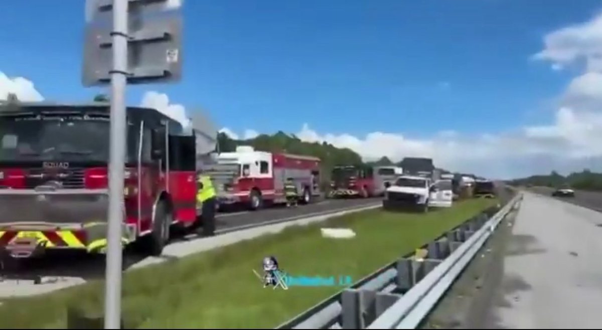 666 WAS BAIT (@symbolism_666) on Twitter photo <a href="/bennyjohnson/">Benny Johnson</a> Update: it turns out this idiot was attempting to do a U-turn through an opening in the guard rails that separate that four lanes on this highway.
Make sure not to look behind you to see if there’s any cars speeding at you before you do your goddamn ILLEGAL U-turn you fucking <a href="/bennyjohnson/">Benny Johnson</a> Update: it turns out this idiot was attempting to do a U-turn through an opening in the guard rails that separate that four lanes on this highway.
Make sure not to look behind you to see if there’s any cars speeding at you before you do your goddamn ILLEGAL U-turn you fucking
