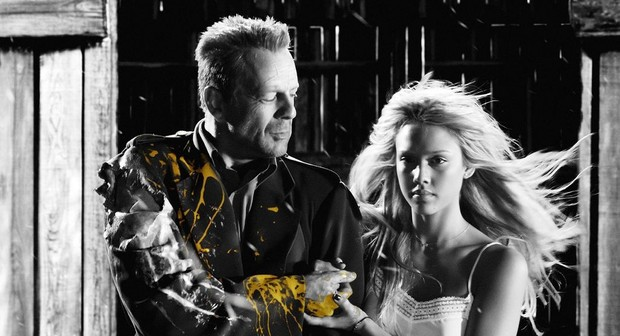 SIN CITY (Frank Miller &amp; Robert Rodriguez, 2005) son viñetas cobrando vida, con una estética visual en blanco y negro que es todo un prodigio.
Un film que te sumerge en un mundo de violencia, venganza y femme fatales.
¿Qué personaje de la película te dejó más huella?