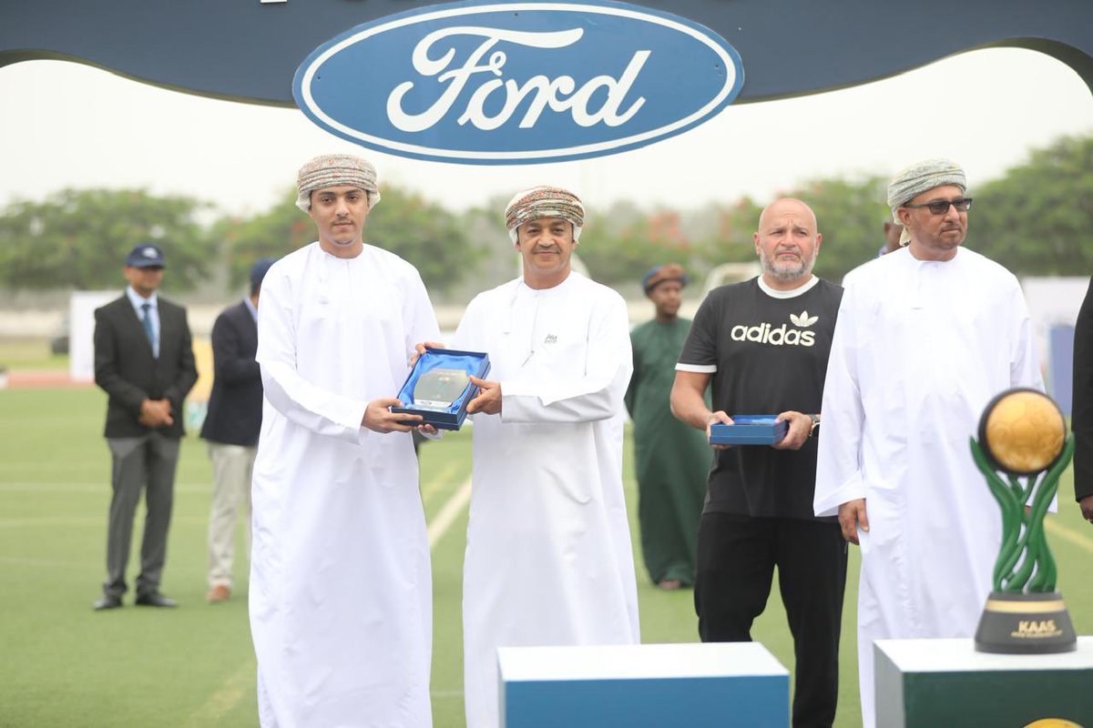 “شركاء النجاح..
تكريم خاص لأبطال خلف 
الكواليس في ختام بطولة KAAS”

في لفتة وفاء وتقدير، كرّمت اللجنة المنظمة لبطولة KAAS شركاء النجاح الذين كان لهم دور محوري في دعم البطولة ورفدها بكل أسباب التميز، وذلك خلال حفل التتويج الختامي الذي أُقيم تحت رعاية سعادة الدكتور أحمد بن محسن