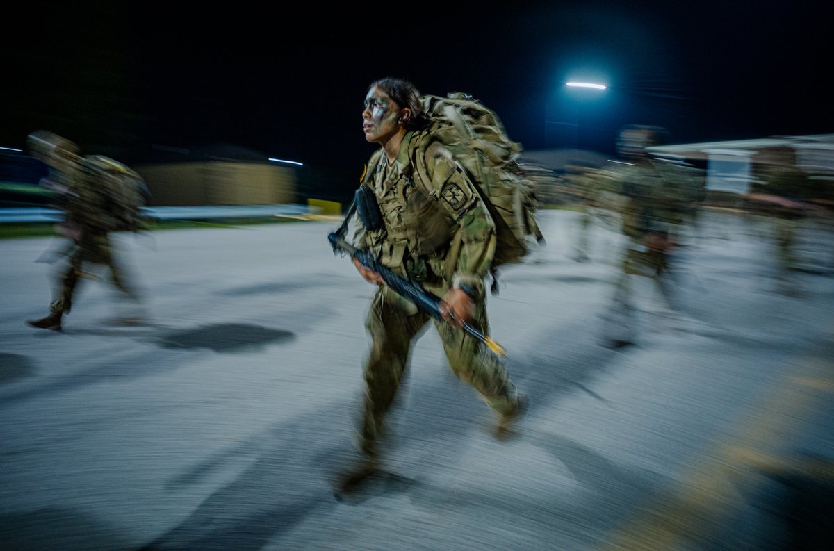 ArmyROTC's tweet image. The journey of 12-miles begins with the first step. The journey of a career for Cadets from 10th Regiment #AdvancedCamp continues, as the end of #CST2025 draws near.
📸 by Nate Abbott, CST PAO and Brandon Clark, University of South Alabama, CST PAO