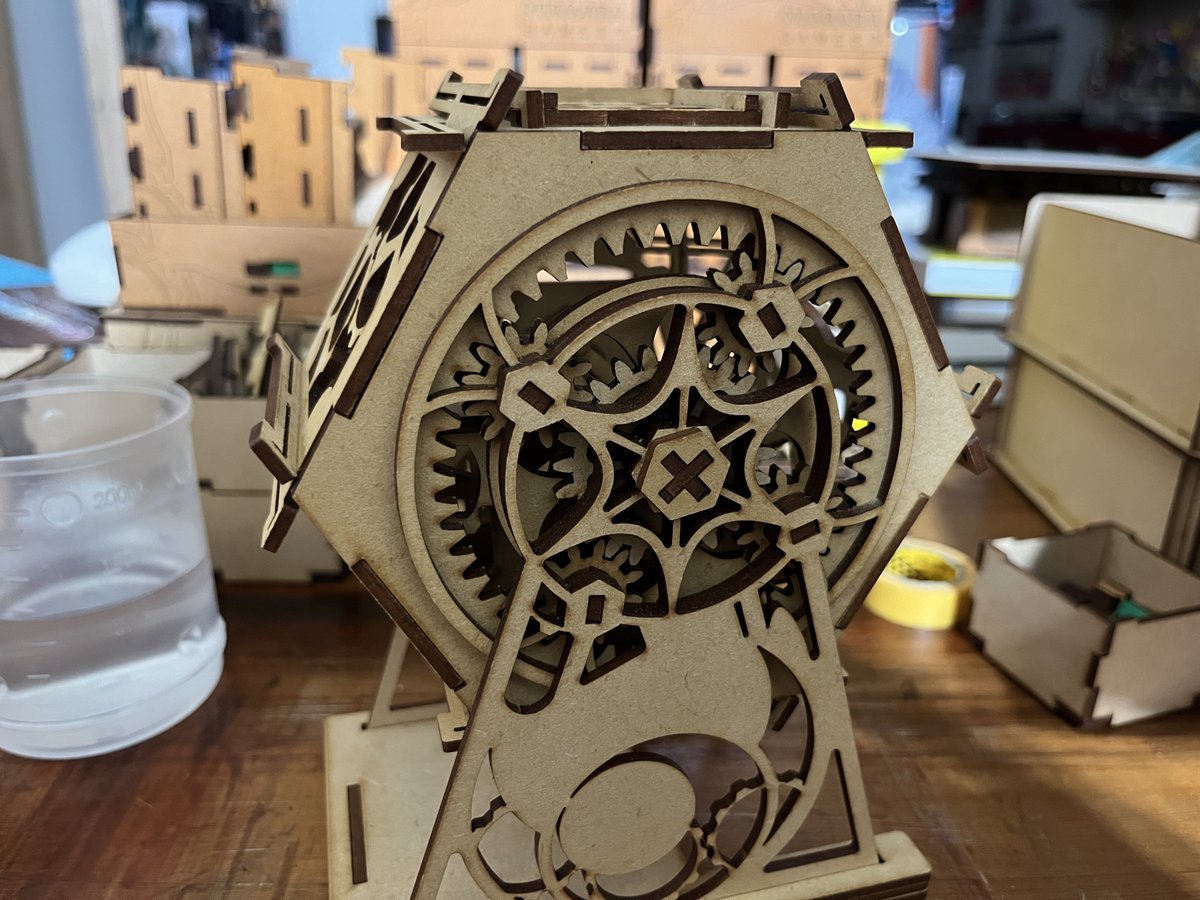 オオタキ ユウ@NIAGARA GAMES (@fumble_d) on Twitter photo そう考えるとこのガラポンは今考えるとずいぶんエグいモノ作ったんだなー。
どんな頭で設計したのよ。自分。
なんでサイコロが一つずつ出てくるのよ?w
因みにCADは使ってないです。
歯車まで全部手計算。
まぁイラレもある種のCADよね。 そう考えるとこのガラポンは今考えるとずいぶんエグいモノ作ったんだなー。
どんな頭で設計したのよ。自分。
なんでサイコロが一つずつ出てくるのよ?w
因みにCADは使ってないです。
歯車まで全部手計算。
まぁイラレもある種のCADよね。