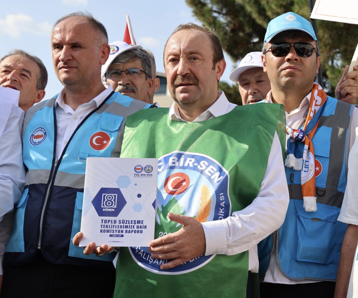 Anadolu Meydanı’ndaki büyük mitingimizin ardından haklı taleplerimizin karşılık bulması için Hazine ve Maliye Bakanlığı’na yürüdük.

Sözümüz net, duruşumuz net;

Gelirde adalet, ücrette denge, emeğe saygı istiyoruz!

#MemurMeydanda