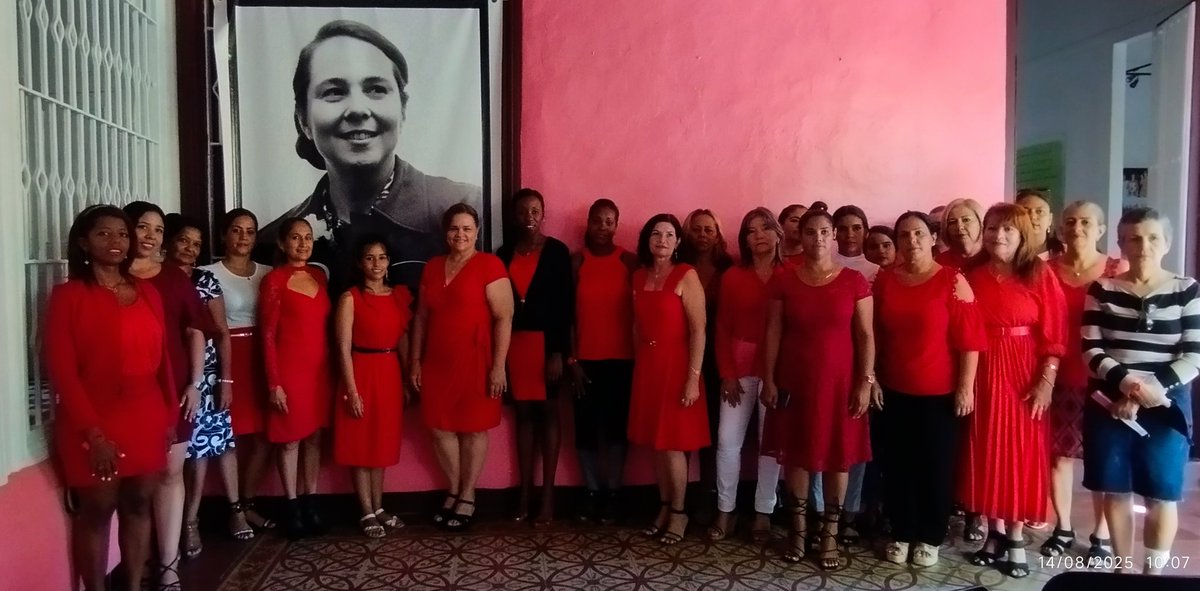 Tribunal Provincial Popular Santiago de Cuba (@tppsantiagocuba) on Twitter photo Sensibilidad, sacrificio, entrega, actitud y compromiso en cada una de ellas, mujeres directivas del <a href="/TppSantiagocuba/">Tribunal Provincial Popular Santiago de Cuba</a>.
Empoderadas, sensibles y a la vez fuertes, con un alto sentido de pertenencia.
#MujeresEnRevolución
#SantiagoDeCuba
#Cuba Sensibilidad, sacrificio, entrega, actitud y compromiso en cada una de ellas, mujeres directivas del <a href="/TppSantiagocuba/">Tribunal Provincial Popular Santiago de Cuba</a>.
Empoderadas, sensibles y a la vez fuertes, con un alto sentido de pertenencia.
#MujeresEnRevolución
#SantiagoDeCuba
#Cuba