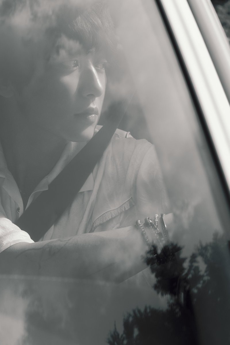 weareoneEXO's tweet image. CHANYEOL 찬열 'Happy Accident' TEASER IMAGE 

CHANYEOL 찬열 The 2nd Mini Album 【Upside Down】
➫ 2025.08.25 6PM (KST)

💿Pre-order&amp;amp;save&amp;amp;add
CHANYEOL.lnk.to/UpsideDown

#CHANYEOL #찬열
#EXO #엑소 #weareoneEXO
#UpsideDown #CHANYEOL_UpsideDown
#HappyAccident #CHANYEOL_HappyAccident