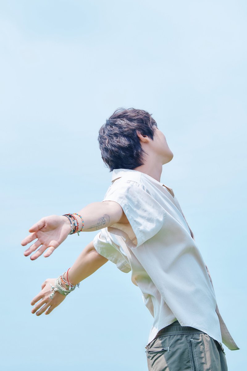 weareoneEXO's tweet image. CHANYEOL 찬열 'Happy Accident' TEASER IMAGE 

CHANYEOL 찬열 The 2nd Mini Album 【Upside Down】
➫ 2025.08.25 6PM (KST)

💿Pre-order&amp;amp;save&amp;amp;add
CHANYEOL.lnk.to/UpsideDown

#CHANYEOL #찬열
#EXO #엑소 #weareoneEXO
#UpsideDown #CHANYEOL_UpsideDown
#HappyAccident #CHANYEOL_HappyAccident