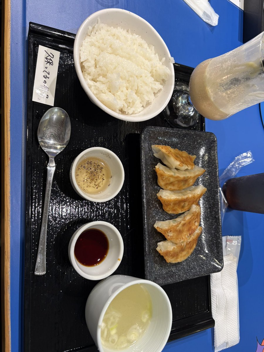 akura_317's tweet photo. 乃木坂カフェ行ってきた！
三莉音のプリンスムージーが最高に甘くて美味しかった笑

#arutalk #乃木坂カフェ https://t.co/C340xnCij5