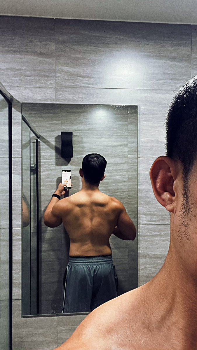 最近有點停滯，不知道怎麼了這個月一直很懶散，心理狀態一直調整不過來，有人太靠近我就會覺得壓力很大喘不過氣，希望九月能趕快回到正軌