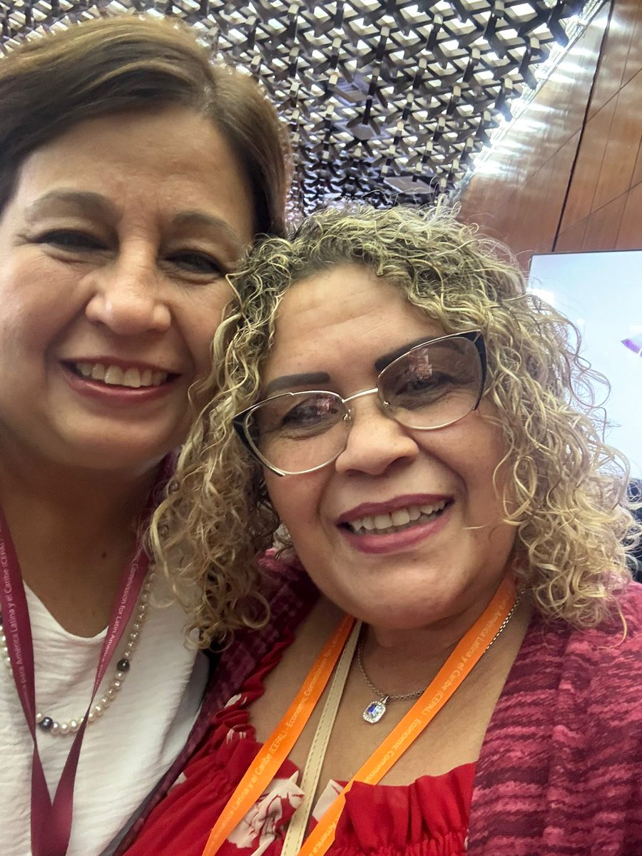 💜✊ Coincidir en espacios políticos y estratégicos con la Senadora del Paraguay 🇵🇾 Esperanza Martínez, en el marco de la XVI Regional sobre la Mujer en el Tlatelolco de la Ciudad de México 🇲🇽