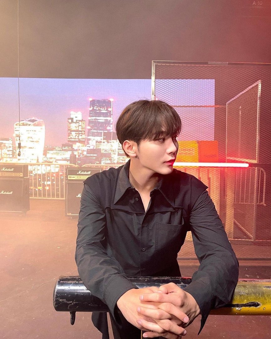 7TEENOFF's tweet photo. 𝙼e despeluqué y venía corriendo con tal de no perderme el #𝑚𝕚𝚢uk𝕚點𖧧𝕔omǝ𝕓ac𝕜, mucho menos cuando será el mejor regreso de la historia y aquí estaré gritando #𝕚ʼm歌·𝔔ue͞ǝn𝕔ar𝔡 hasta quedarme sin voz y vivir la experiencia al tope. 💋

𝐩a𝐫a𝚗ö𝕚a ★ ᭮᭰͟  #𝚟ä𝕟𝚗 https://t.co/FEtpFFzmli