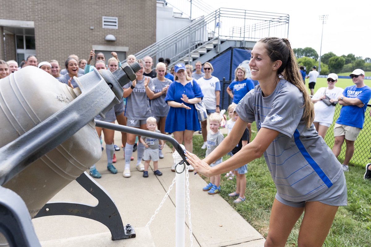 UKWomensSoccer's tweet image. 7 rings (of the victory bell 🔔)

#WeAreUK | #RingTheBell