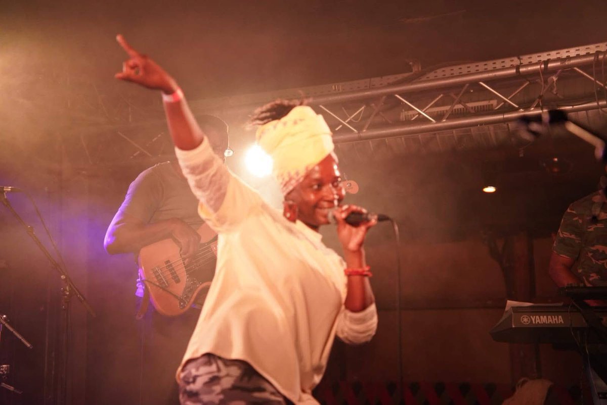 [Musique]

Lady B, participera à la prochaine édition de The Voice France.

Grande gagnante du concours Coca-Cola Dream, dans son pays natal elle est reconnue comme une figure emblématique du hip-hop au féminin.

Lire ici : sportsandculturenetwork.com/lady-b-du-coca…

 #MANU_TIME
