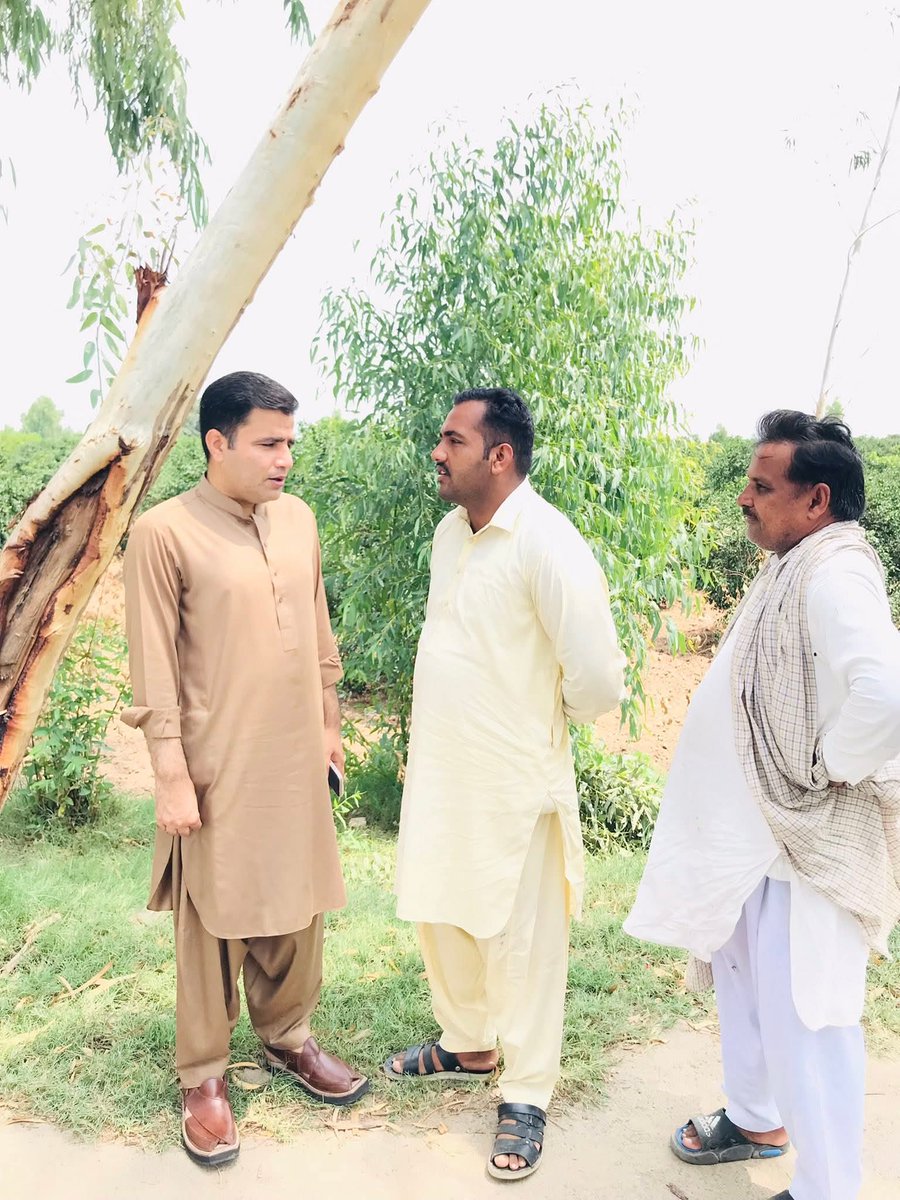 Itzshami021's tweet photo. نعیم حیدر پنجوتھہ اپنے حلقے کے لوگوں کے ساتھ موجود #pp71 @NaeemPanjuthaa https://t.co/eHa2VKouSX